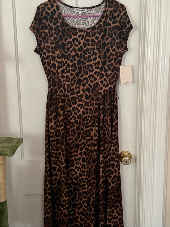 Dresses & Skirts - New Brown and Black Leopard Print Cap Sleeve Dress
